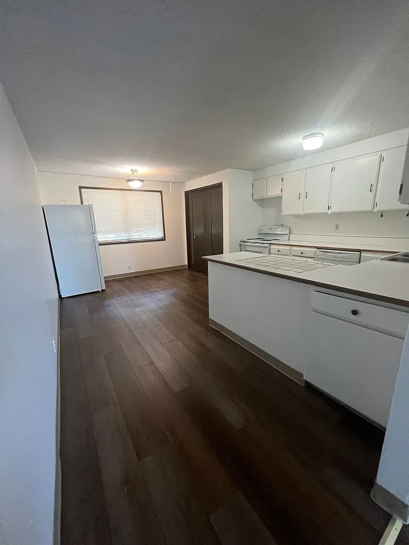 3 Bedroom, 1 Bathroom Downstairs Unit - 4-Plex — Photo 3