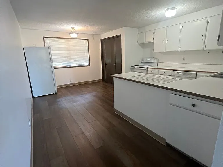 1915 Dawn Ct — Photo 3