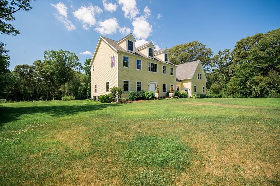 31 Banfield Ln, Saunderstown, RI 02874 | Zillow