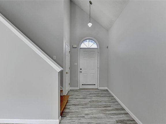 5th image of 1112 Ashbury Dr