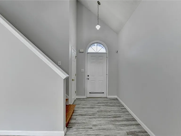 1112 Ashbury Dr — Photo 30