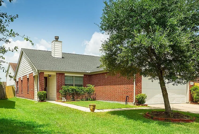 3 bed, 2.0 bath, 1575 sqft, $1,900 — Photo 2