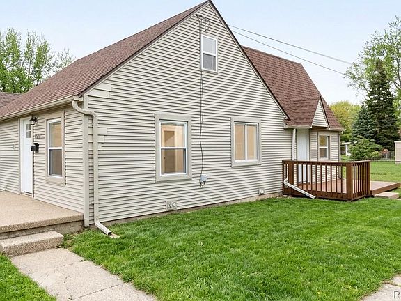 3rd image of 24100 Berry Ave
