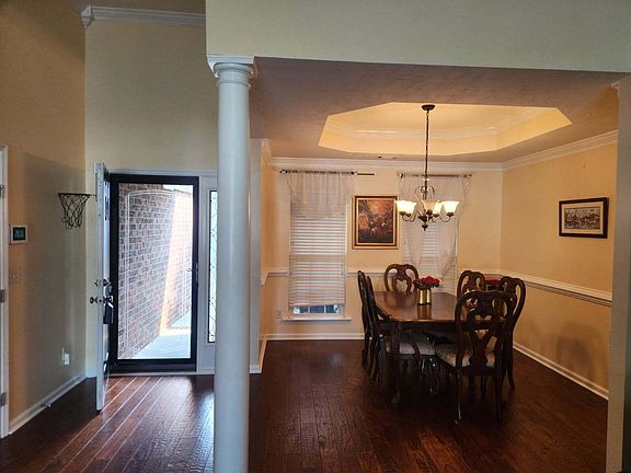 2nd image of 216 Marigold Dr