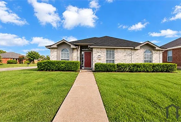 4 bed, 1740 sqft, $3,500 — Photo 2