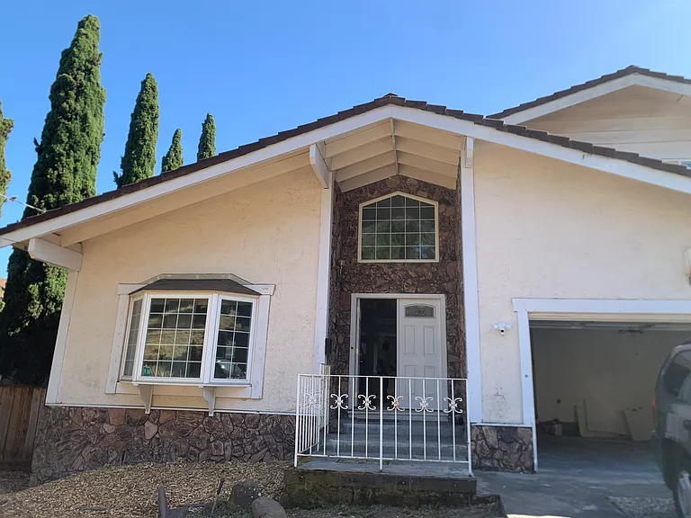 25181 Campus Dr — Photo 10