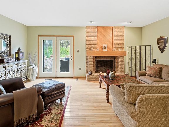 5th image of 1419 Towne Square Dr