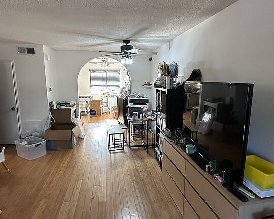 4th image of 14400 Tupper St Unit B