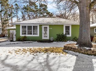 518 Grandview Ave, Spring Lake, MI 49456