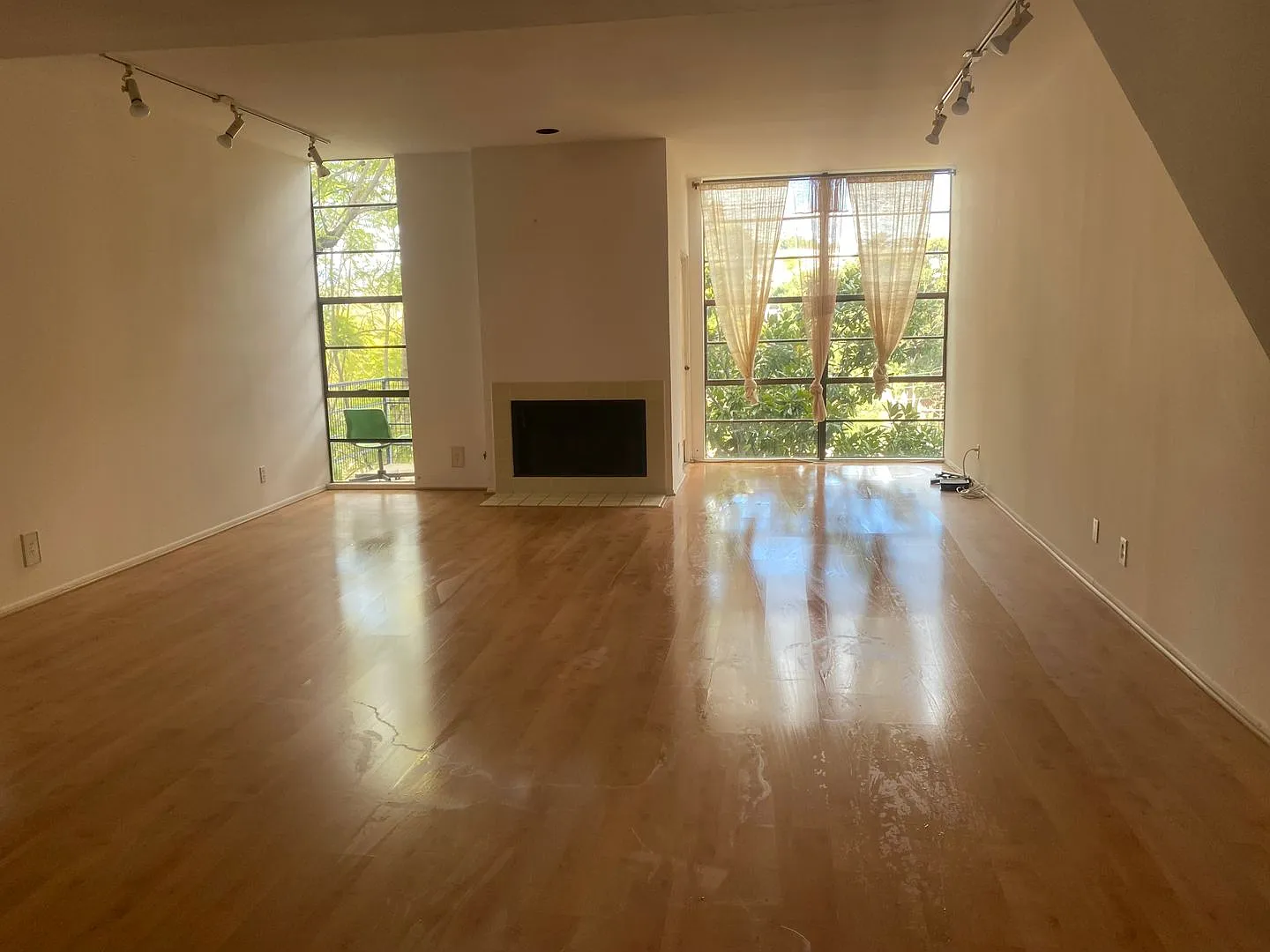 Unique Multi-Level Hollywood Hills Condo with 2 Bedrooms and 2 1/2 Bathrooms — Photo 2