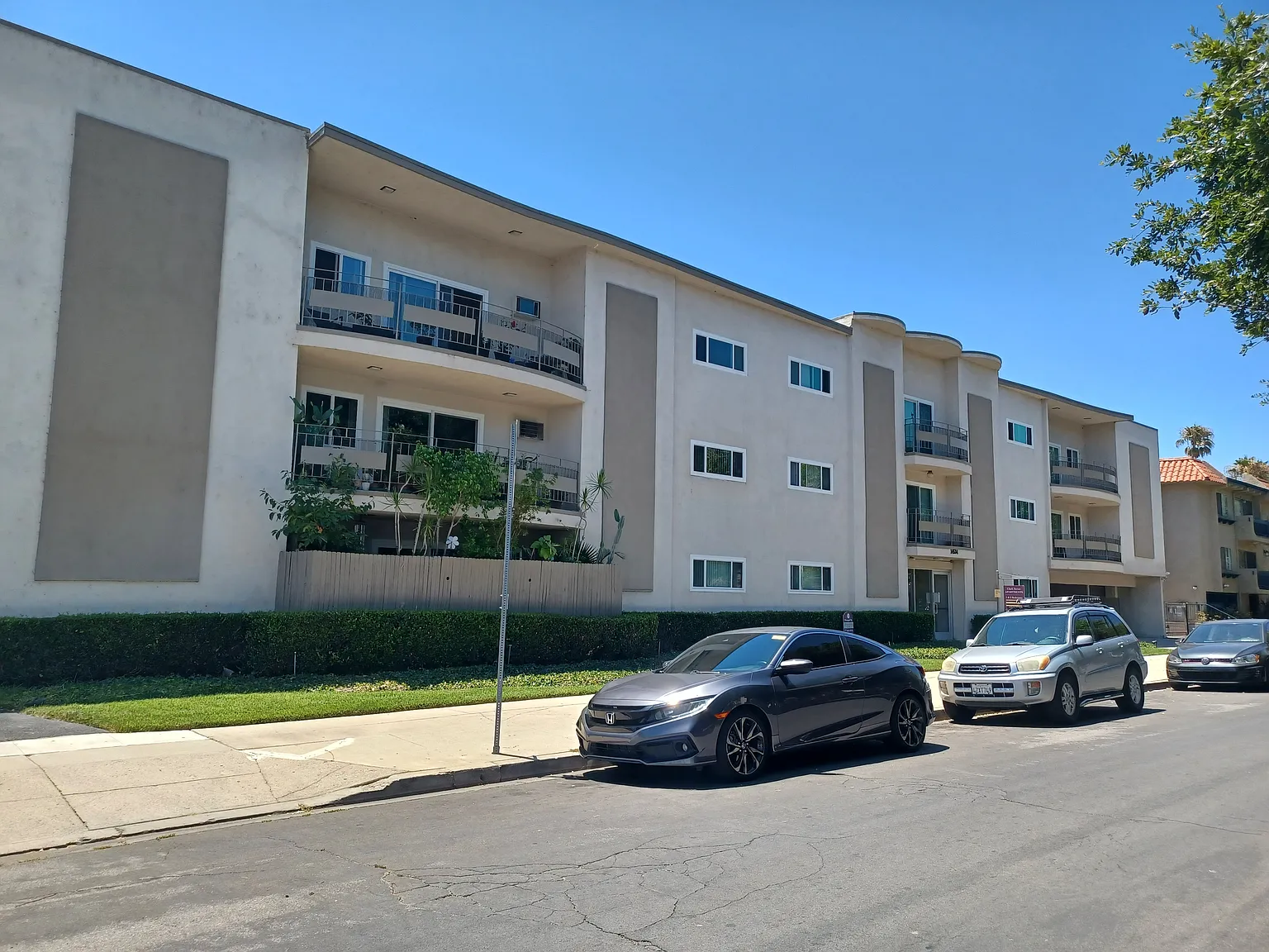 Clark Street Apartments — Photo 1