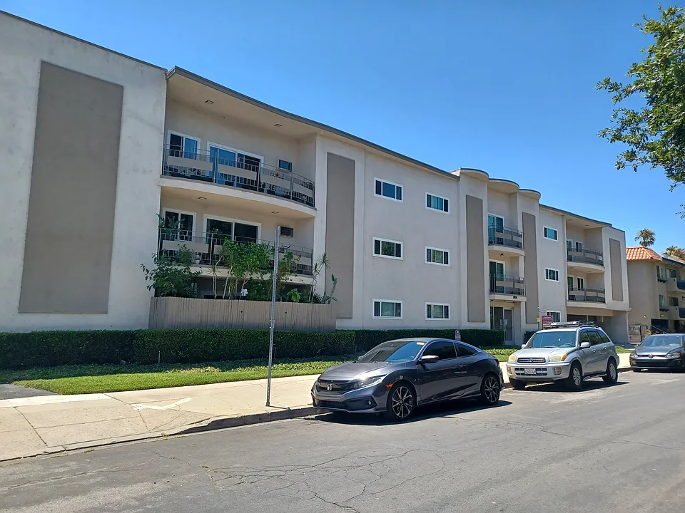 Clark Street Apartments