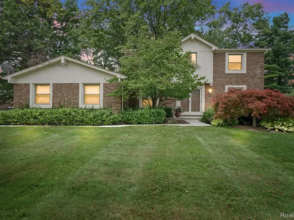 28911 Lake Park Dr, Farmington Hills, MI 48331