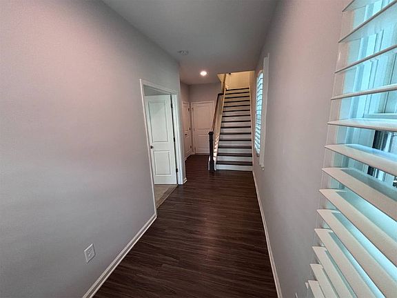 3rd image of 745 Hamilton Cir