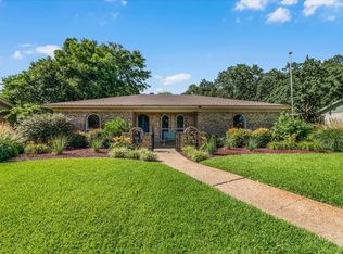 828 Spring Brook Dr, Bedford, TX 76021