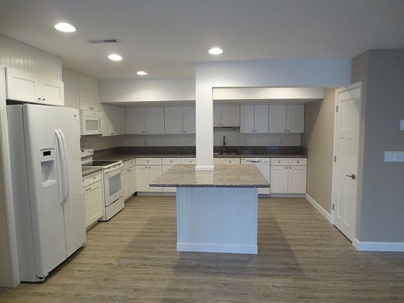 2nd image of 650 Chinquapin Dr