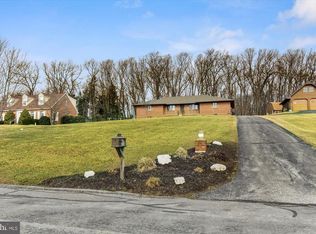 175 Southview Dr, York, PA 17402