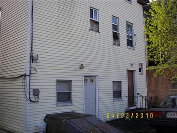 2nd image of 1653 Acushnet Ave