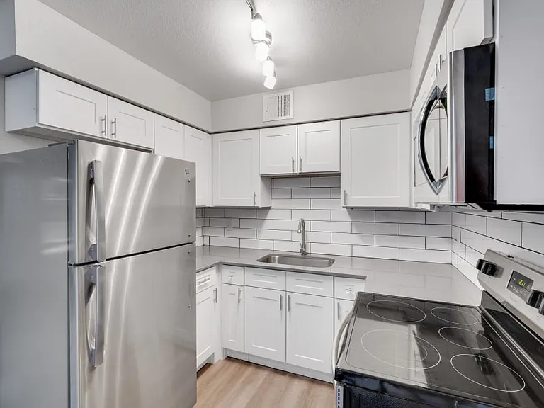 Zoom Apartments — Photo 10