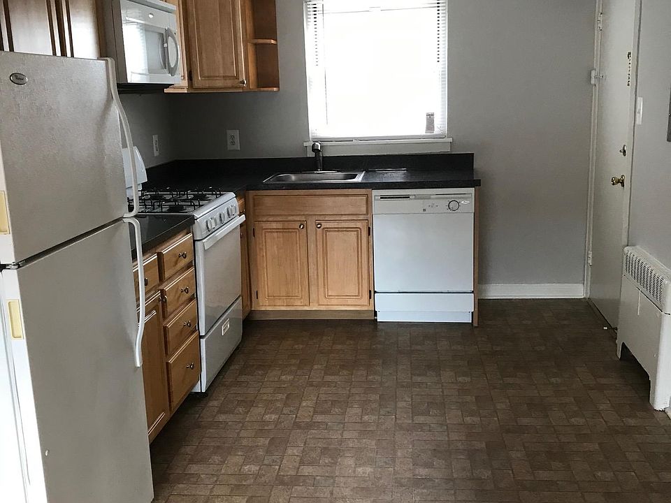 2nd image of 278 Garfield Ave APT D