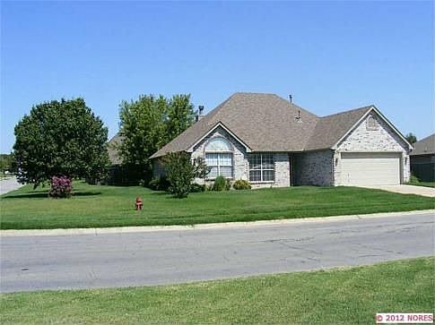 3rd image of 8017 Vintage Trace Dr