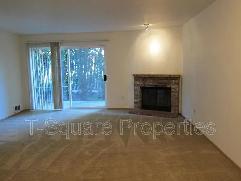 2 bed, 1.5 bath, 1050 sqft, $2,495 — Photo 4
