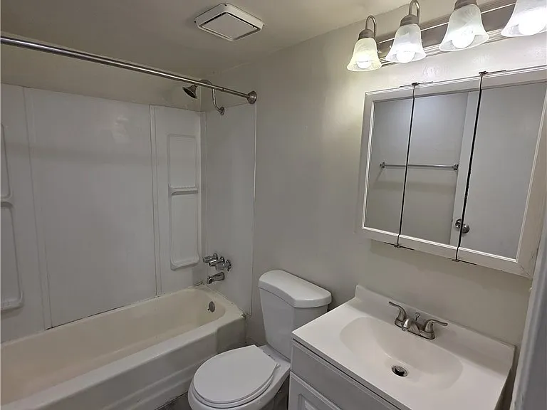 1075 E Desert Inn Rd #5 — Photo 8