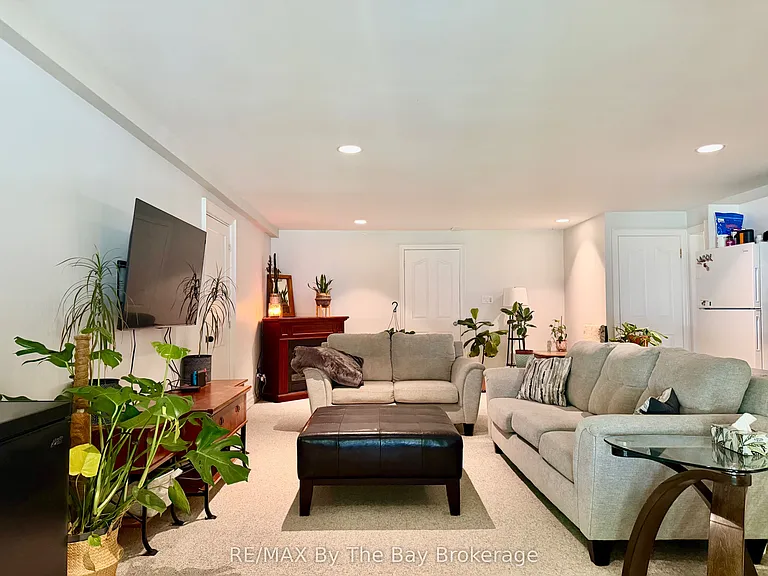 24 Bridlewood Cres — Photo 9