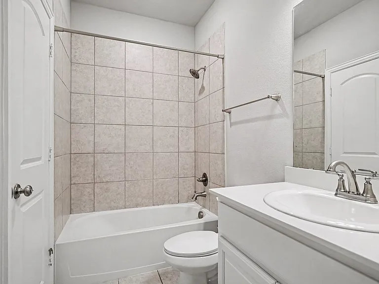1425 Waverley Dr — Photo 23