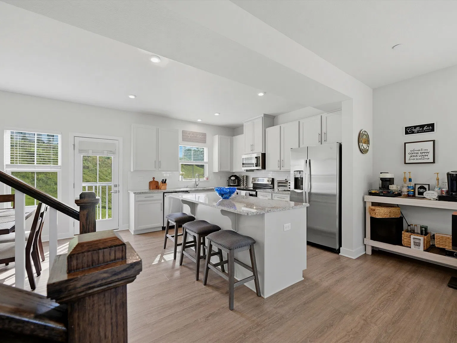 3 bed, 2.5 bath, 1744 sqft, $2,500 — Photo 2