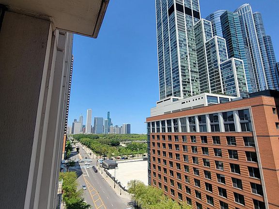 2nd image of 1250 S Michigan Ave APT 900