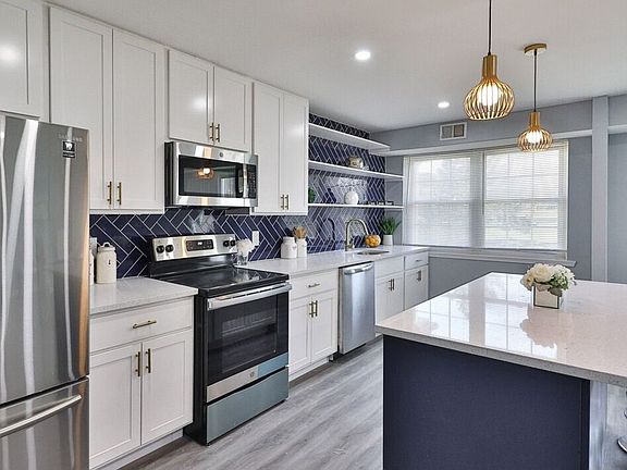 Kitchen-newly renovated