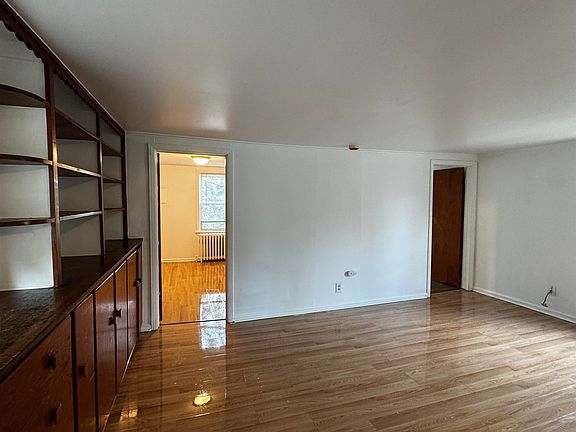 4th image of 1001 Greenwich St