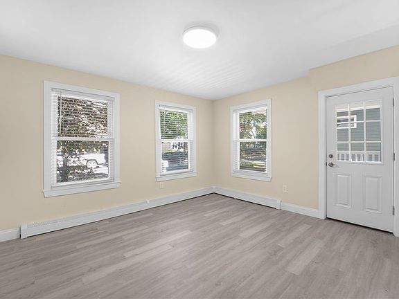 3rd image of 325 Center St