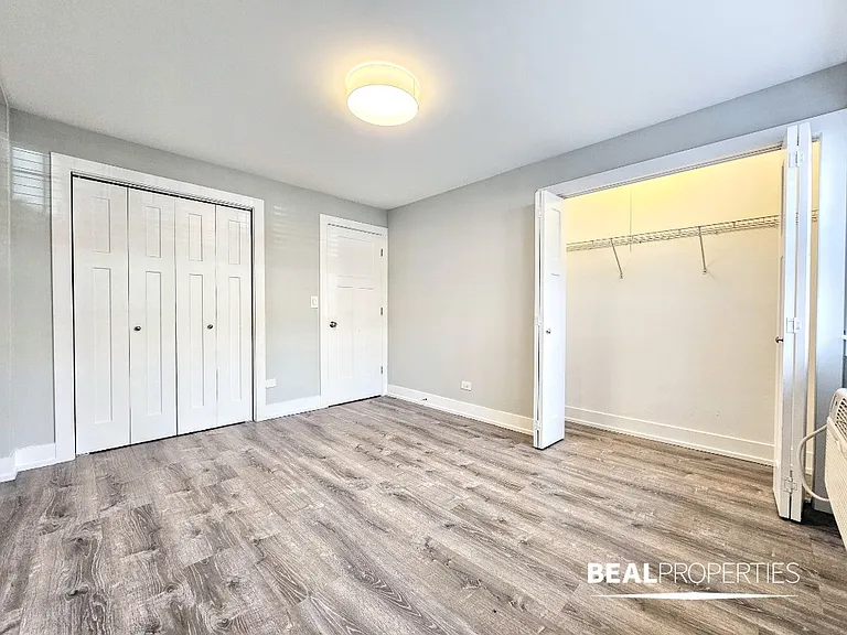 445 W Barry — Photo 100