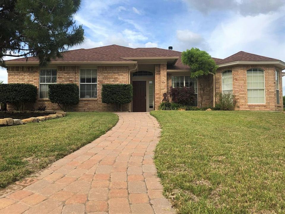 1st image of 601 Moccasin Dr
