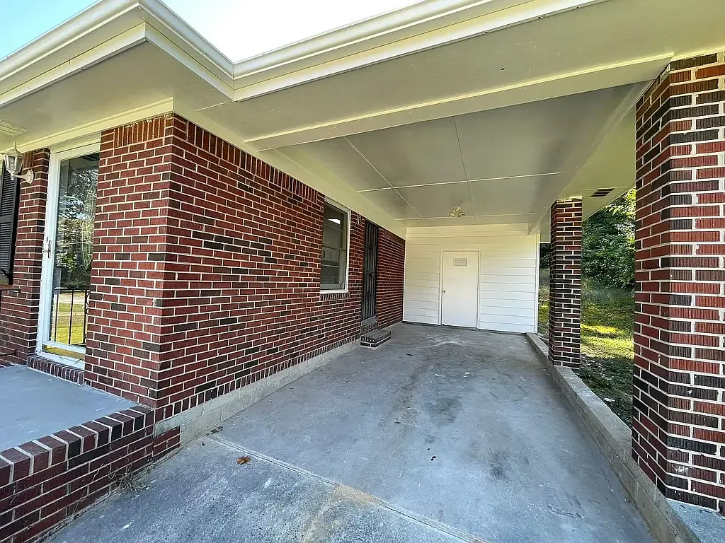 Charming 3-Bedroom Home in Morrow, Georgia — Photo 2