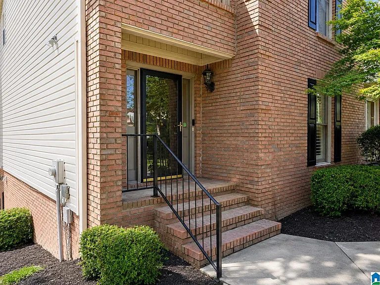 3036 Old Stone Dr — Photo 2
