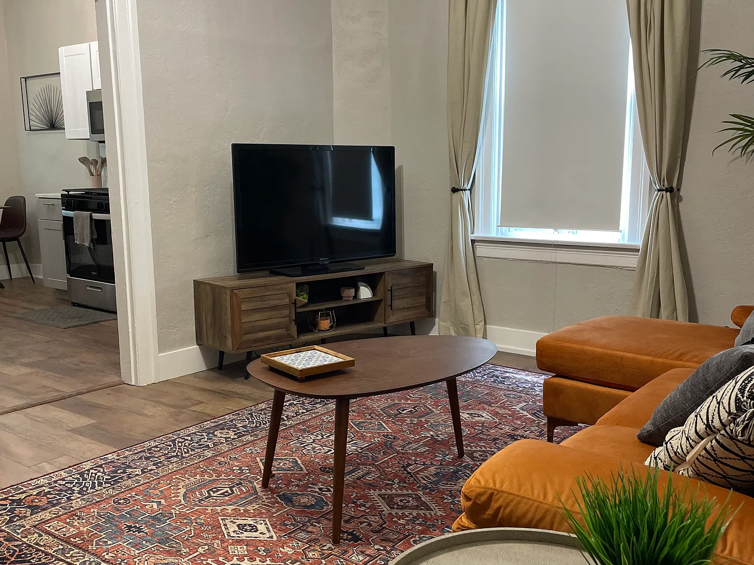 1 bed, 800 sqft, $2,100 — Photo 3