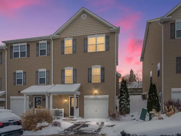 2272 Rising Hill Rd, Whitehall, PA 18052