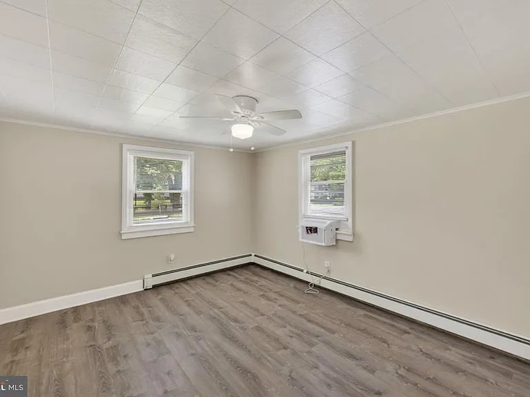 135 Keswick Ave — Photo 8