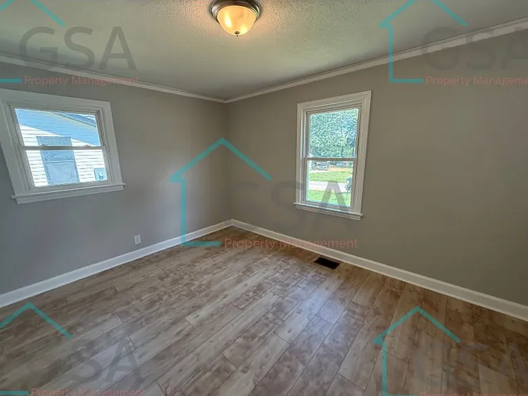 113 Hammond Ave — Photo 4