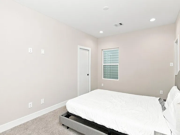 8324 Curry Rd — Photo 10