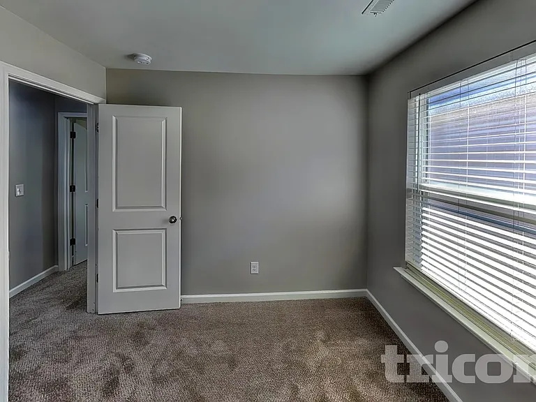 205 Spring Knoll Dr — Photo 10