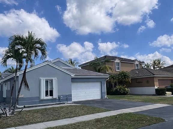 4th image of 19227 NW 22nd St