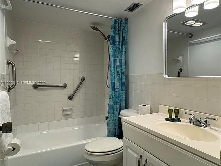 2200 E Hallandale Beach Blvd #605 — Photo 6