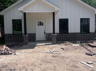 703 E Willingham St, Cleburne, TX 76031