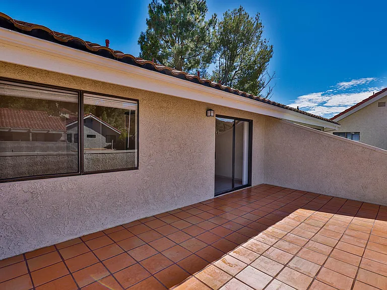 1061 Thistlegate Rd — Photo 16