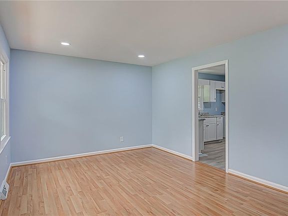 5th image of 3220 Fielding Pl