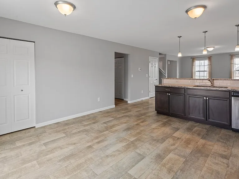 7193 Primrose Ln — Photo 9